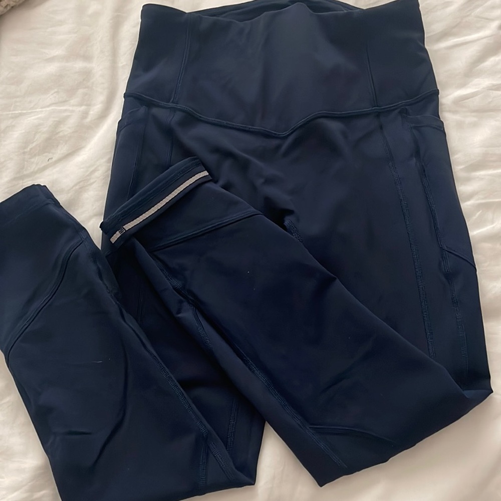 Lululemon 23 length navy leggings